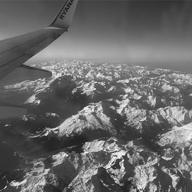 OscarCBosch's tweet photo. Crossing the #pyrenees #naturalborder https://t.co/TBsnFUkZjr https://t.co/x02AjaOiKJ