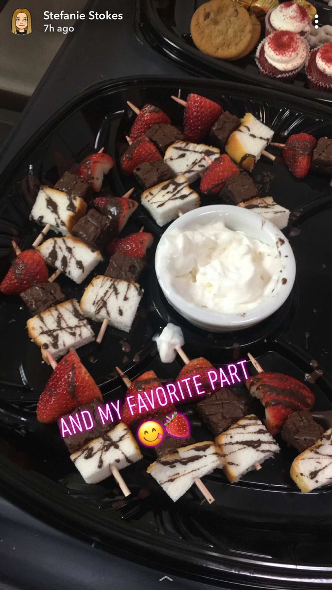 stef_stokes's tweet photo. #ChilisLOVE alive and well at Mission Village...sitting 82nd in the brand on the Contest! 😍 Making guests and TMs feel special on this Rainy Valentines Day! @marcosalatorre @dale_bullotta @ChilisJobs #ILoveMyJob #PlayRestaurant https://t.co/XLMGY3YeF4