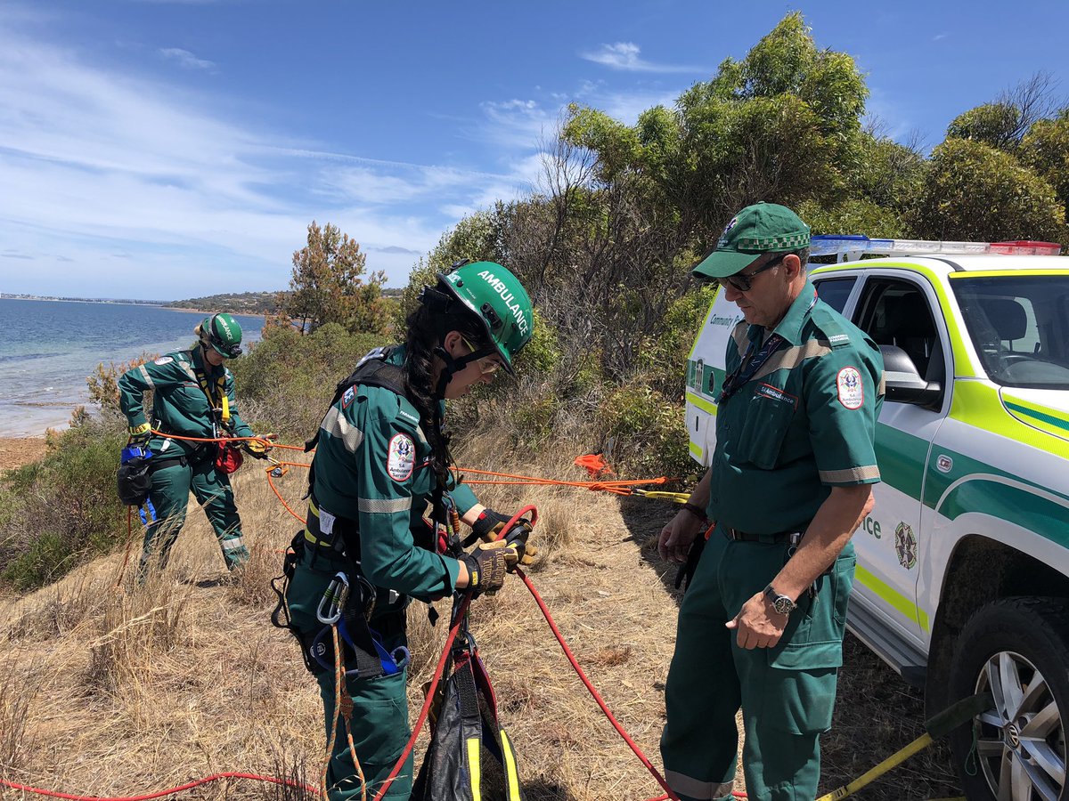 simoncradock's tweet photo. A group of select @SA_Ambulance volunteers & paramedics have spent the last 2 days with #SAASSpecialOps learning rope rescue skills to ensure clinical care for all-Including those in difficult to reach locations https://t.co/SFth3TYy4T