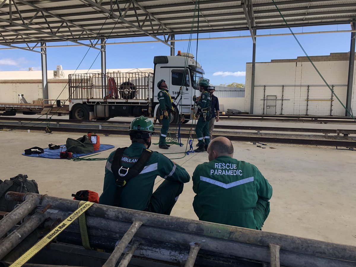 simoncradock's tweet photo. A group of select @SA_Ambulance volunteers & paramedics have spent the last 2 days with #SAASSpecialOps learning rope rescue skills to ensure clinical care for all-Including those in difficult to reach locations https://t.co/SFth3TYy4T