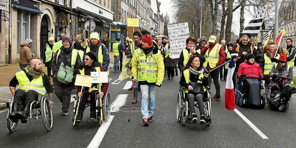 campaninimarco's tweet image. #GiletsJaunes 
Nel XIV Sabato di protesta le persone con #disabilità scenderanno nuovamente in piazza.
