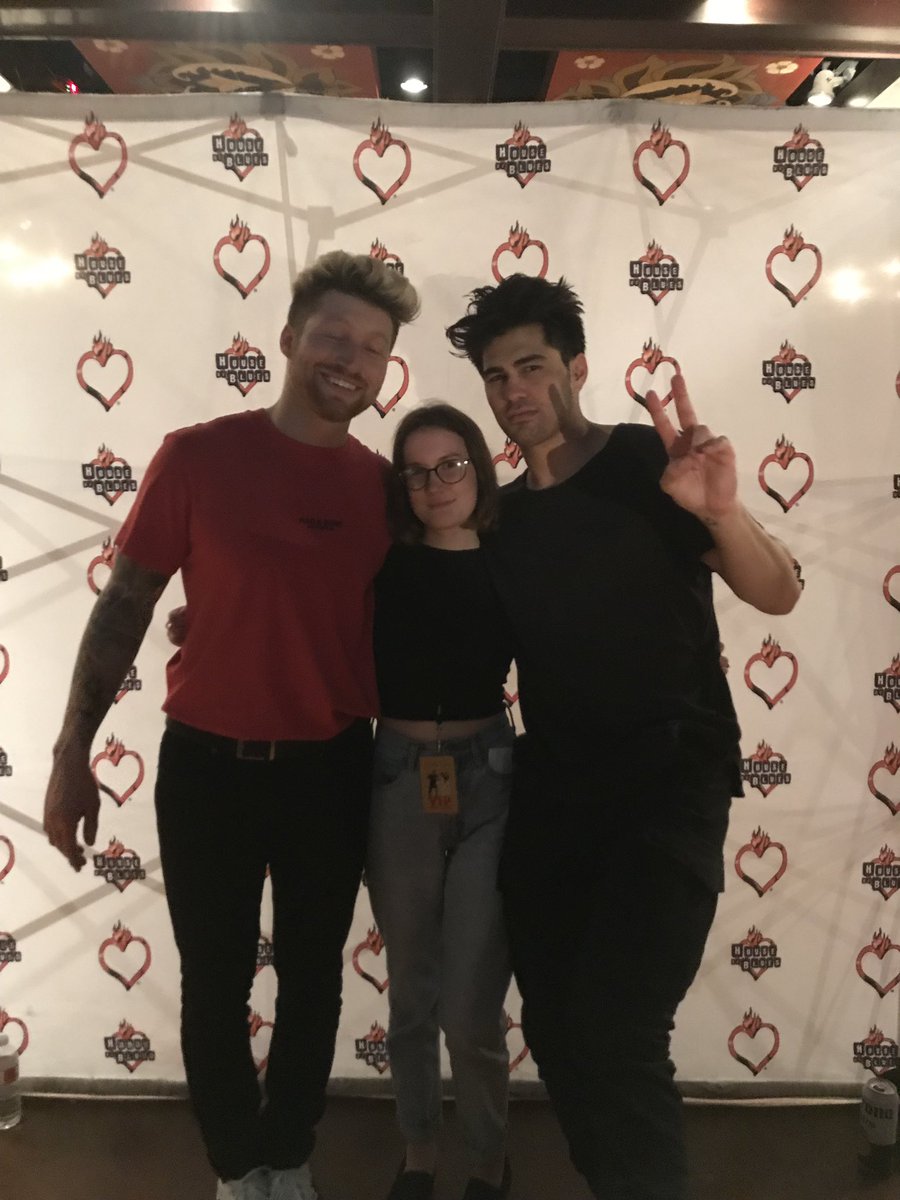 longliveperseus's tweet photo. scotty blinked, i forgot to smile, and idek what todd’s doing https://t.co/7pUskl2L61
