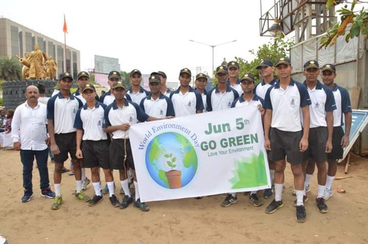 SaveTheBeach1's tweet photo. Save The Beach campaign initiated by Earth Day Network in Partnership with Corona kick-starts an initiative to Save The Beach
through a beach clean up . We appreciate the support of Bollywood celebrity Varun Dhawan in our initiative.

#savethebeach https://t.co/HDkyI98bJl