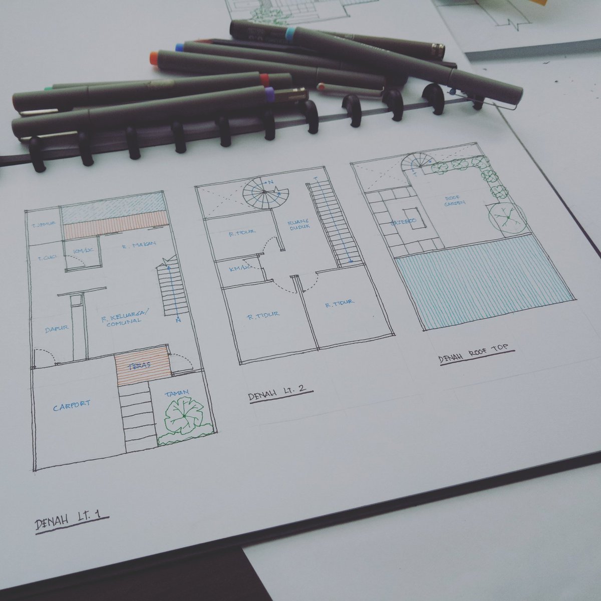 Arsitek_ID's tweet image. Sketch Giri Elok 2,5 Floor
#kertasbening 
#arsitek
#arsitekindonesia 
#sketsarumah 
#sketch 
#rumah6x12
#roofgarden
