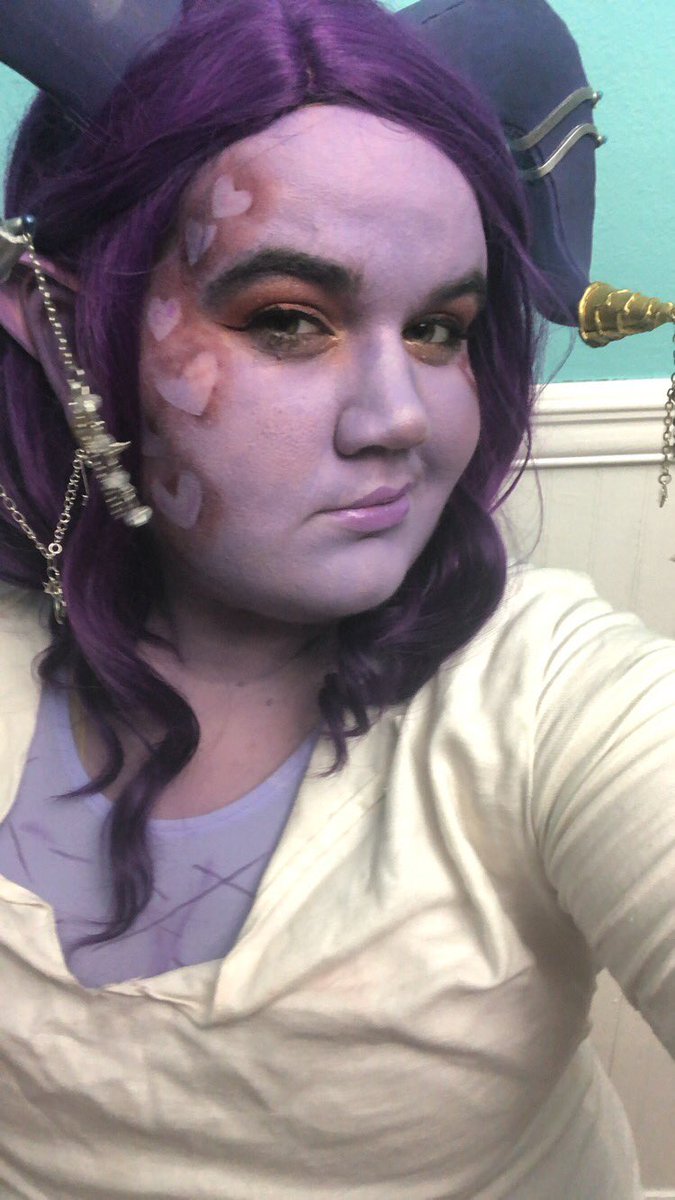 💜 Good golly miss Molly 💜

Valentine’s themed look for Mollymauk!! #CriticalRole #CriticalRoleCosplay #Mollymauk