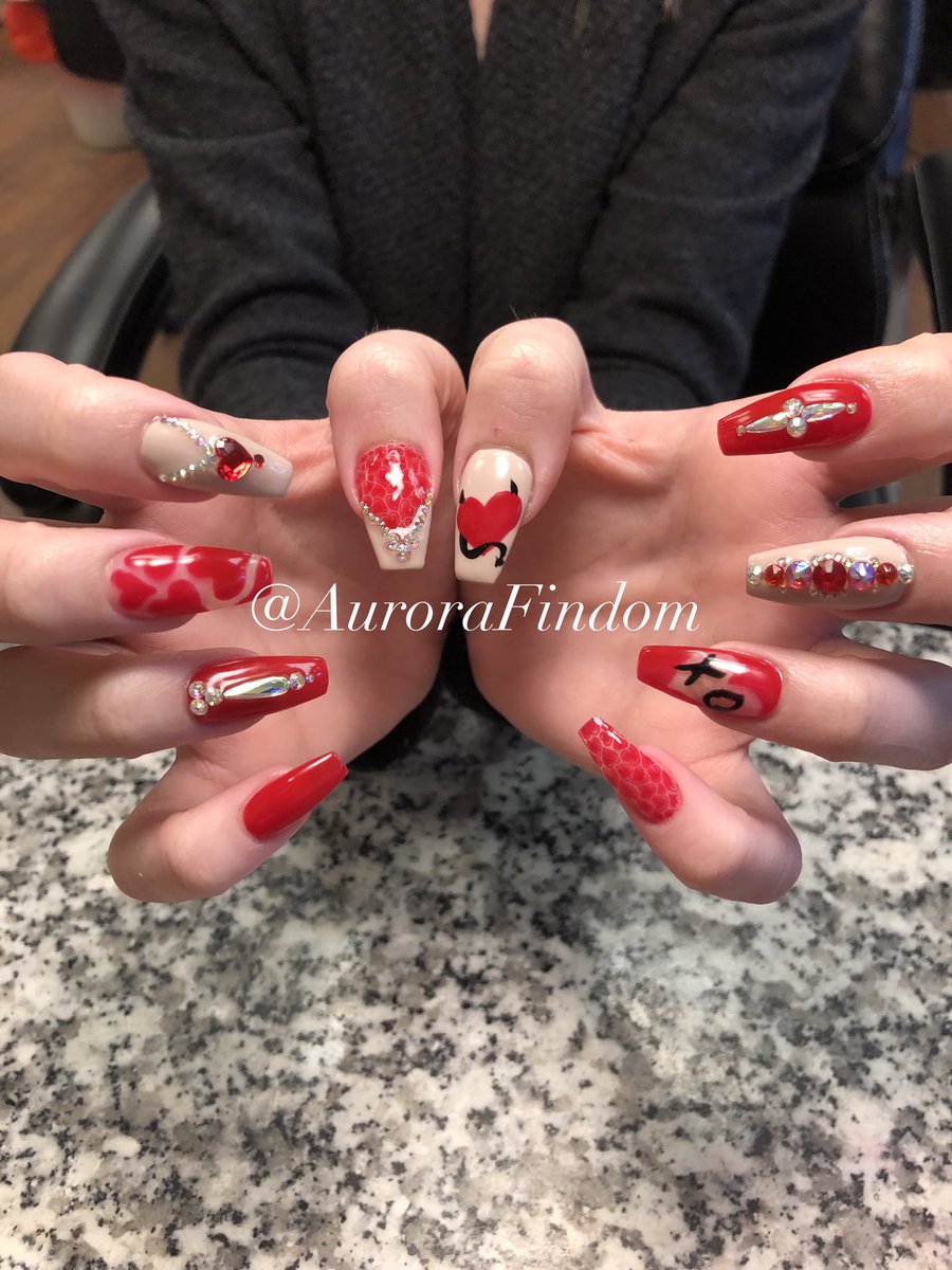 AuroraFindom's tweet photo. Happy Valentine’s still💋 my nails couldn’t be absolutely more perfect💅🏼 I need this reimbursed now😇😈 xoxo —Aurora #femdom #findom #nails #nailfetish @RT4D4 @RTfucker https://t.co/IeRXZ2Gjl2