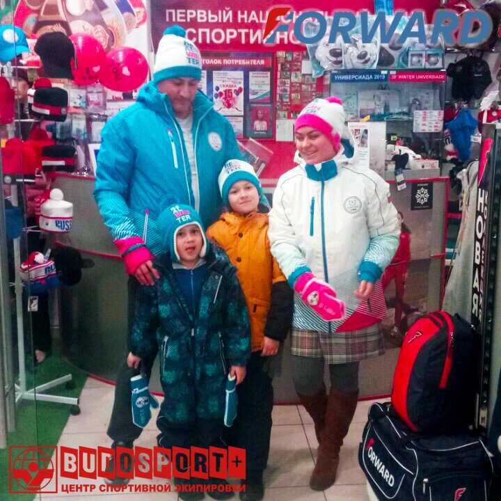 Budosport24's tweet photo. А вот и наши счастливые и влюбленные покупатели, во время проведения нашей вчерашней акции ко дню влюбленных 💝 
⠀ 
Если вы нашли себя на фото, не забывайте делиться ими и отмечать нас. 📸📍 
⠀ 
#budosport #forward #деньвсехвлюбленных https://t.co/MzUJBh5ToE