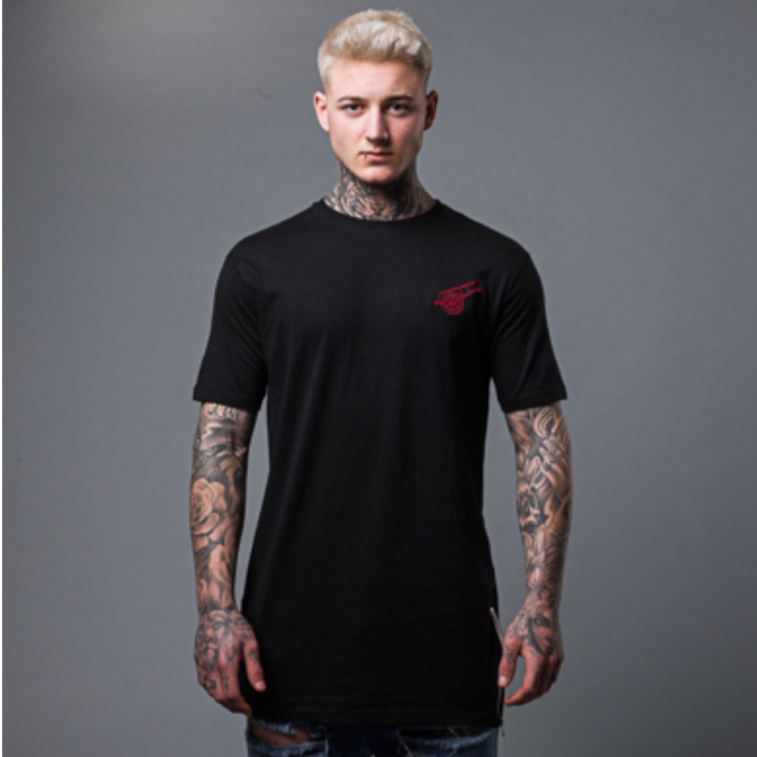 StreetNoir's tweet photo. Longline cannon tee.
*
On sale now 
*
https://t.co/gsFYdAJQwf
*
#ethicalfashion #fashion #style #streetnoir #streetstyle #streetwear #streetfashion #hype #hypebeast #hipster #fashionrevolution #streetnoir #sncorp #casual #urbanwear #sweatshirt #streetstyle #NOIRGANG https://t.co/J7TFtvayk6