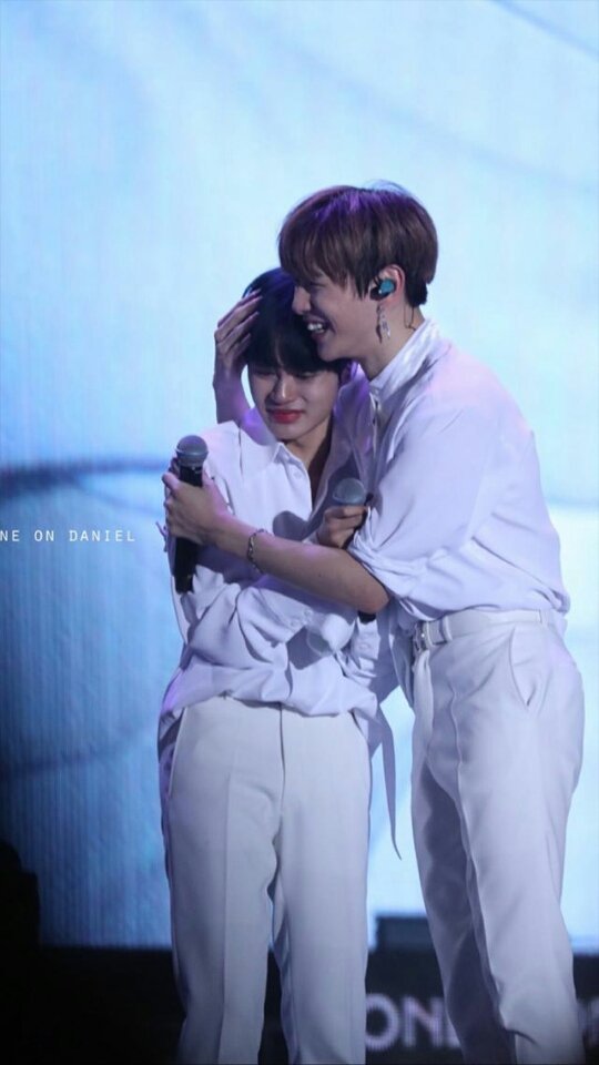 with_johnnyjsuh's tweet photo. Why them make my baby crying? Why my angel crying? Daniel-ssi , I know you so strong baby❤
Please stay strong and forget everthing make you feel sad❤ I Love you, really love you!
#WannaOne #KangDaniel #Daniel #HugforKangDaniel #HugforWannaOne
#StayStrongKangDaniel https://t.co/V2NN36TYgq