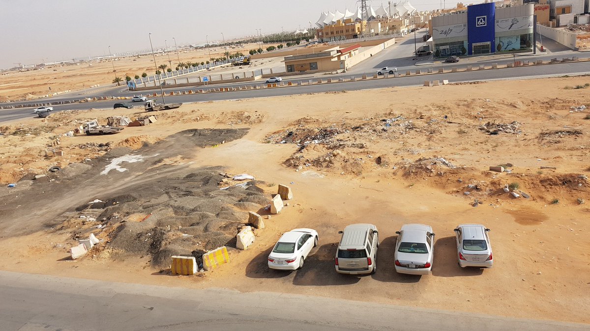 ownertmara's tweet photo. تلوث بصري منذ سنوات طريق الشيخ جابر امام بنك الراجحي حي النهضه وبلديه الروضه لاحياه لمن تنادي @saudimomra  @Amanatalriyadh  @Riyadh_Rmc @Amana940  @RiyadhDevelop  واكثر من شكوى ترفع والمكان كله حشرات وقوارض مرفق لكم اللوكيشن https://t.co/5wcQrS7nrk