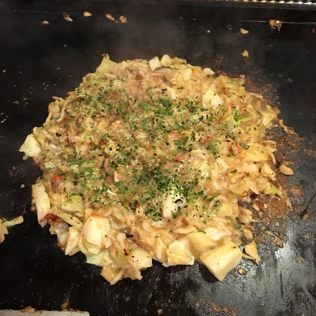 goma_withme's tweet photo. 今日は雪の散らつく浅草の六文銭で、もんじゃランチ！😋
チーズ明太もんじゃ
そばもんじゃ
桜えびもんじゃ
二号店のカウンター席は、横が広くてマイスター的にはGood！🤙
#もんじゃ #lunch #monjya  #asakusa https://t.co/qfyvyyS8Cf