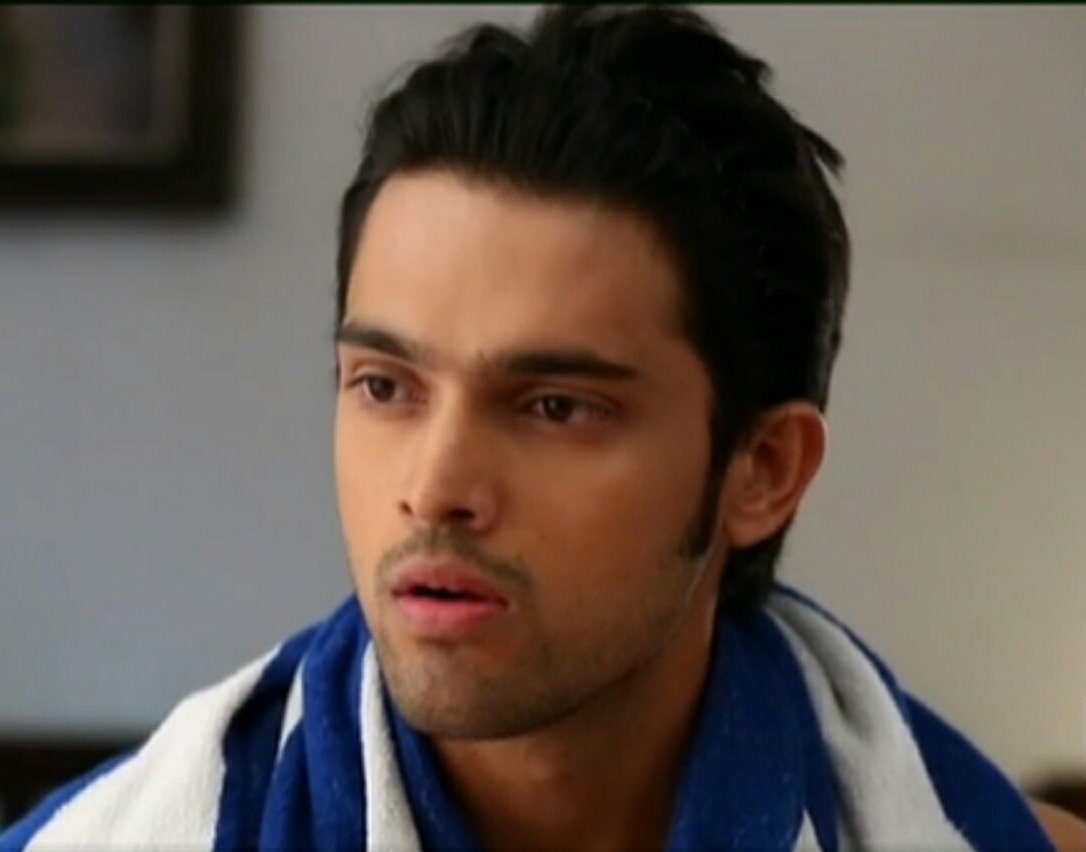 I cracked up Manik's expression after Mukti spilling is past when Nandu was hiding , That to an embarrassing past incident in which he neither appears cool nor Monsterous.So concerned abt his image But his image got damaged 