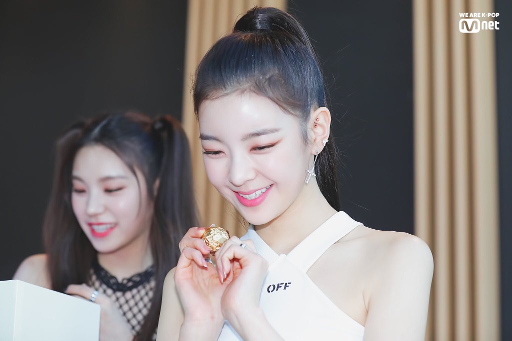 엠카 데뷔 무대 ITZY 리아