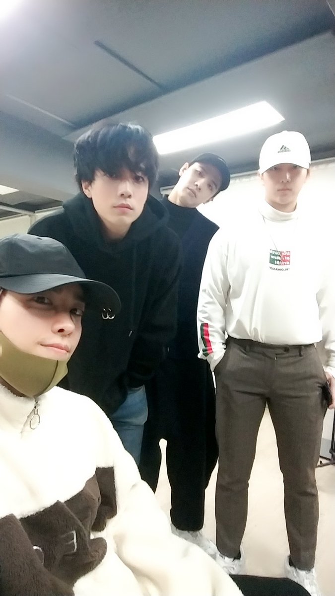 tk5_official's tweet photo. [바울]
오늘은 금요일 트위터어어어
밖에눈도오고 춥다아아아아
이불밖은 위험해

Cold today.. snow outside
I want to go home.....😷

今日は寒いです。 外で雪が降る
私は家に帰りたい...😷 https://t.co/zzZLiM6asC
