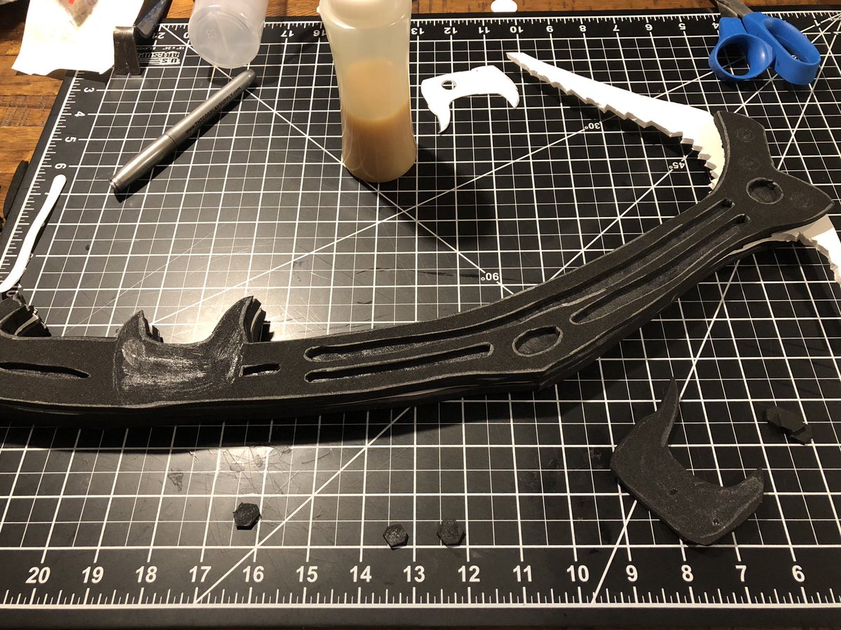 Stephanie_Nyx's tweet image. Started making the axe for my Lara Croft cosplay!! Cannot wait to work on this more! But first this weekend I have to focus on homework!! #cosplay #laracroft #beginnercosplayer