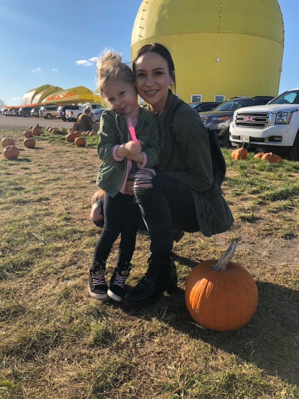 Happy Valentine’s Day to these two beautiful girls! <a href="/kelseydegonda/">Kelsey Boyd</a> thank you for always being there and for being amazing everyday!! Couldn’t do it without you! Love you!