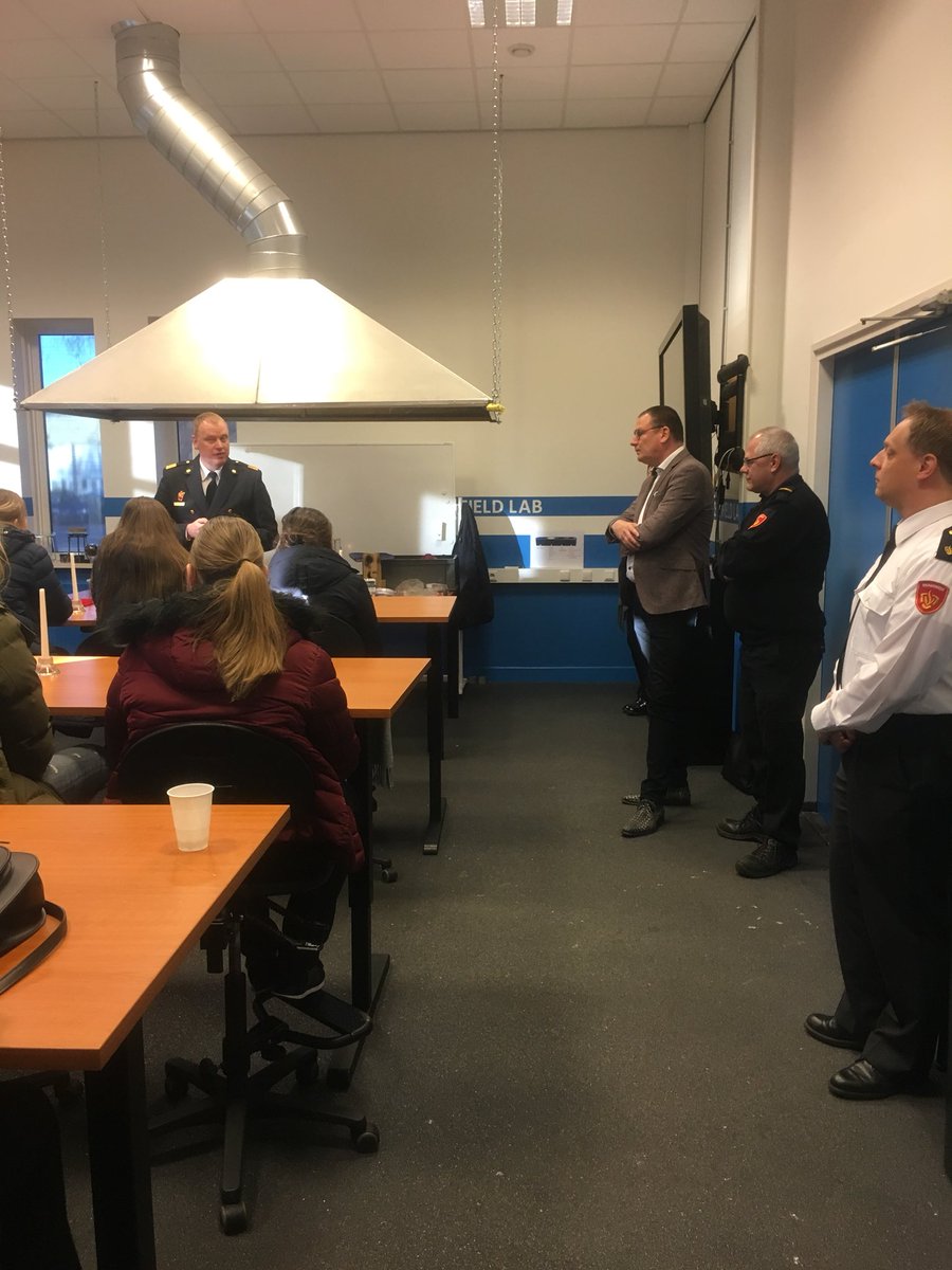 Vandaag de officiële bekrachtiging van een mooie samenwerking tussen de brandweer en opleiding FL Studenten krijgen les op locatie <a href="/Safety/">Safety</a> Campus Enschede  <a href="/ErikKoldewijn/">Erik Koldewijn</a> <a href="/rocvantwente/">ROC van Twente</a>