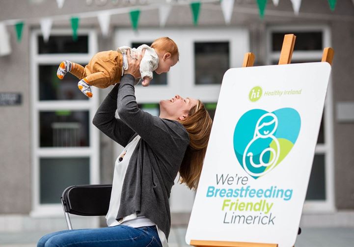 Watch out for this logo which shows that the venue welcomes breastfeeding mothers. We're delighted to be receiving these guidelines from <a href="/healthylimerick/">Healthy Limerick</a> today and will have them available to all our Healthy Cities and Counties to roll out the initiative. #breastfeedinglimerick