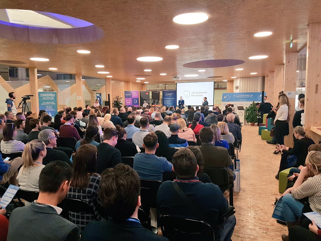 aronstanic's tweet photo. Otvaranje CRO Commerce konferencije u Zagrebačkom inovacijskom centru ZICER na @ZVelesajam - @hedseek ispred pune dvorane web trgovaca. Pred nama je uzbudljiv #ecommerce dan u organizaciji udruge eCommerce Hrvatska. #eCommhr https://t.co/dZ3KAY4saG
