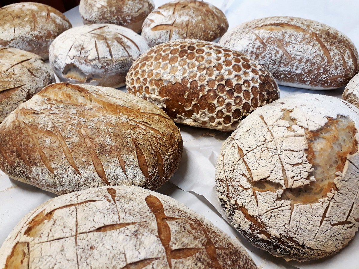 CrazyBaker4's tweet photo. Sourdough bread just out the oven
#youtube #Video coming soon #dursley #sourdough #baking #bakery #realbread #sourdoughstarter #homebaker #britishbakeoff #bakeoff #cotswolds #crazybaker #freshbread #bbo #Gloucestershire https://t.co/S3WOWp84yC
