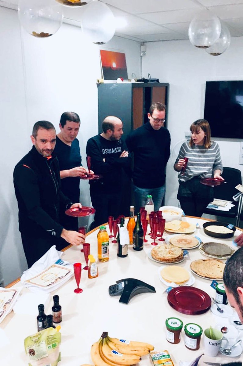 OMNITECH_IDF's tweet photo. Nous fêtions la #chandeleur avec bonne humeur hier midi au KB ! Nous remercions chaleureusement notre #TeamMeilleursCrêpiersdelaTerre !
#crêpes #teamgourmands #miam #OmnitechIDF https://t.co/PK22JjVZ0m