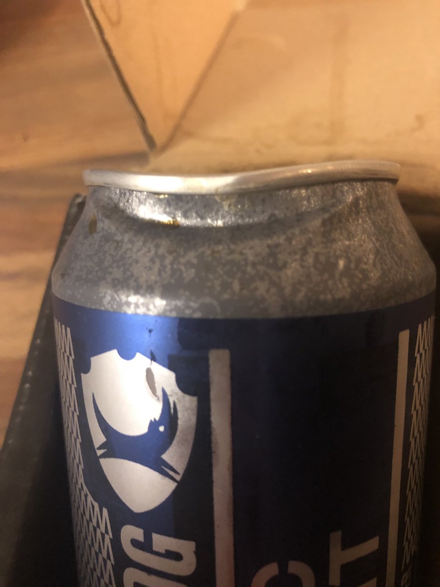 pattercake2010's tweet photo. @stigzsdad @BrewDog That’s how my husbands turned up yesterday too! Had leaked all over the box. Have sent @BrewDog a DM but yet to get a reply. https://t.co/guEjjyp16t