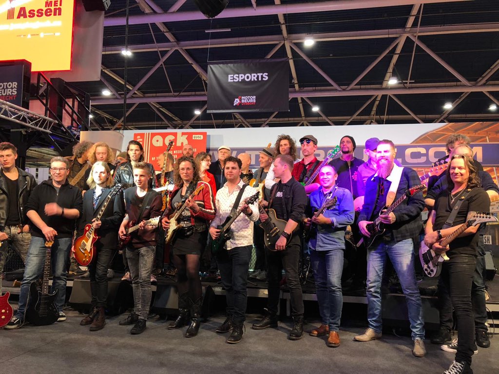 Heerlijke muziek in onze stand <a href="/DeMOTORbeurs/">MOTORbeurs Utrecht</a> #JumpingJack #TTAssem