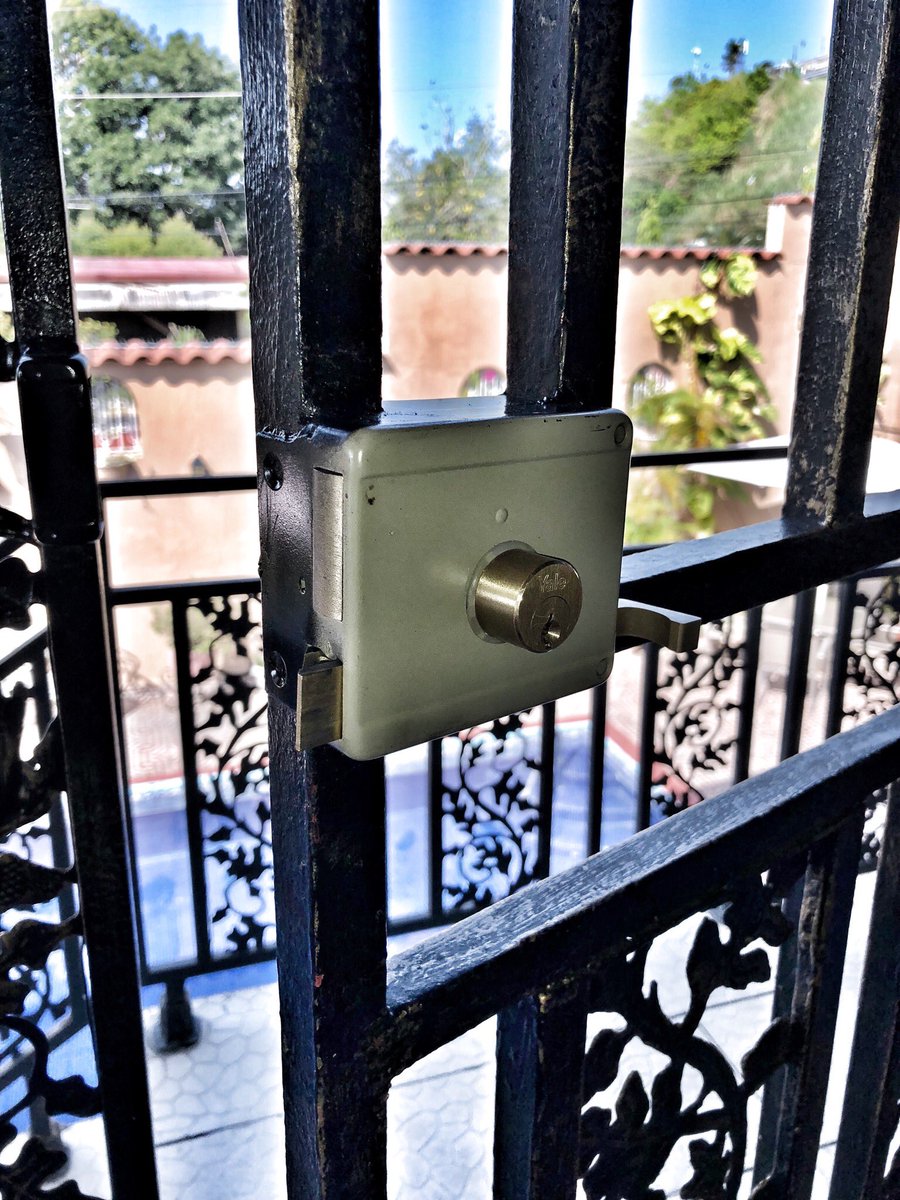 magnoliapty's tweet photo. INSTALACIÓN DE CERRADURA EN PUERTA DE HIERRO #TallerMagnolia #Cerrajeros #CerrajeríaMagnolia #CerrajerosPanamá #CerrajeríaPanamá #GenteMagnolia #LocksmithPTY #LocksmithPanama #Cerrajería #Llaves #TuCerrajería #Established1949 #CerrajeríaEnPanamá #CerrajeríasEnPanamá #Cerraduras https://t.co/Ivm29VllFa