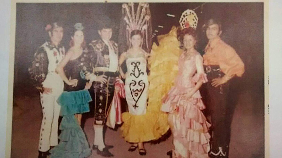 HctorBernab1's tweet photo. Feliz 51 años querida comparsa "HAWAIANAS"tantas alegrías,tantas generaciones de comparseros ,tantos triunfos y algunas derrotas FELIZ CUMPLEAÑOS,los abrazo a todos. https://t.co/g5vjcuHVh4