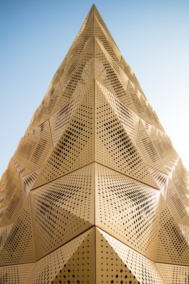 studiolotus_in's tweet photo. #StudioLotusFocus
Visible from the Ring Road, this custom perforated #facade softly filters light into a south #Delhi office space, much like sunlight through a canopy of trees @ the #Temenos, New Delhi
#StudioLotusIndia #ConsciousDesign #DesignDiaries https://t.co/GTkADiciHv