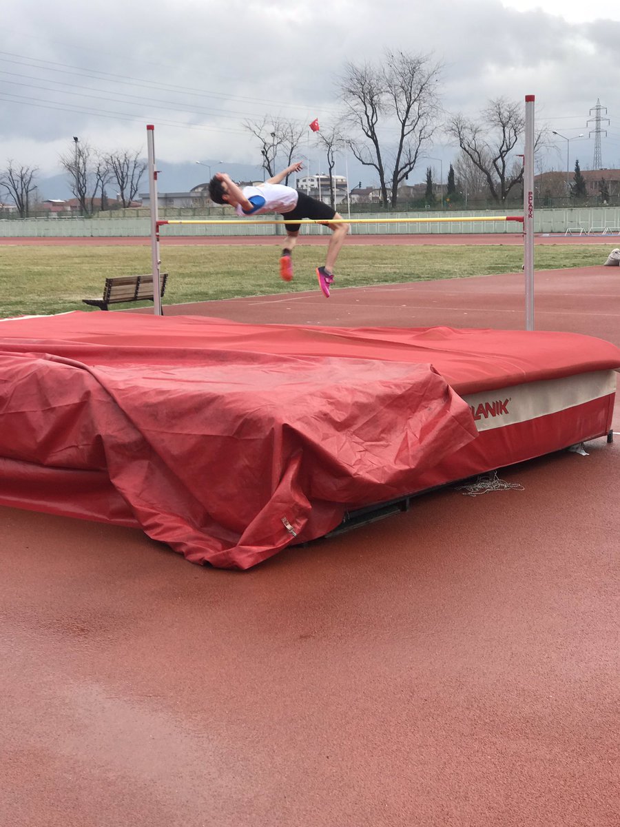 erdgnbingl's tweet photo. Bursa okullar arası Atletizm il seçmeri sonucunda Özlüce doğa koleji 9.sınıf öğrencimiz Ahmet yiğit akkalay 3 adım atlamada 11.86 m. ile il 1. Si  yüksek atlamada 1.65 m. ile il 2. Si olmuştur.öğrencimizi tebrik ederiz. @AltunbayAdnan @tdagal @aslihancelik13 @ozluce_doga https://t.co/6LQZo8wwHj