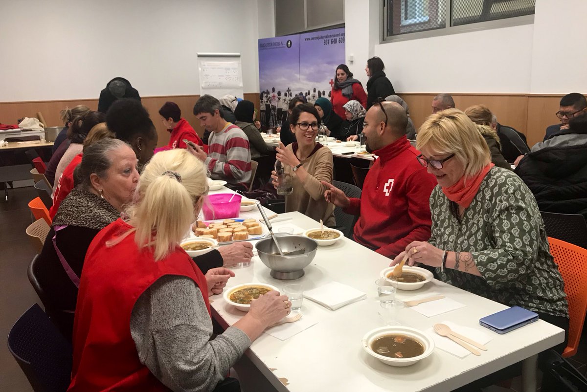 Ideas_4_Change's tweet image. Seguimos en #FoodMapping con un taller para pensar sobre hábitos y entornos alimentarios en nuestros barrios🥕🥖🥦+ terminamos con una ‘lentejada’ que compartimos entre todos con los ingredientes comprados hoy 🥘 #PlanC