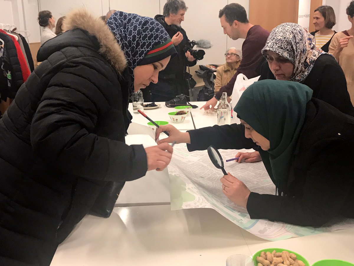 Ideas_4_Change's tweet image. Seguimos en #FoodMapping con un taller para pensar sobre hábitos y entornos alimentarios en nuestros barrios🥕🥖🥦+ terminamos con una ‘lentejada’ que compartimos entre todos con los ingredientes comprados hoy 🥘 #PlanC