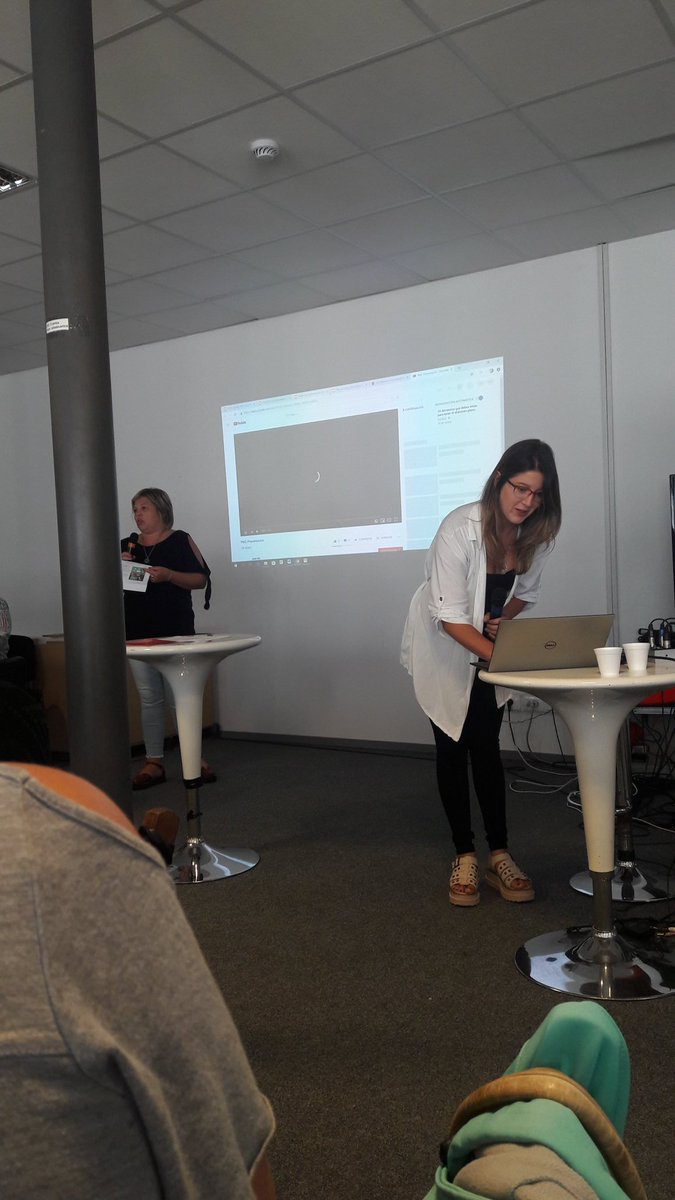 CeciliaWernik's tweet photo. Maestras comunitarias de Canelones, nos cuentan experiencia dentro de la línea de alfabetización en hogares.
Los recursos de @Plan_Ceibal son inagotables y la creatividad de las maestras aún más 😁 #Comunitarias2019
#Comunitarios2019
#AprenderTodxs
@AndreaLft
@pablomar76 https://t.co/9XTKuaI9fL