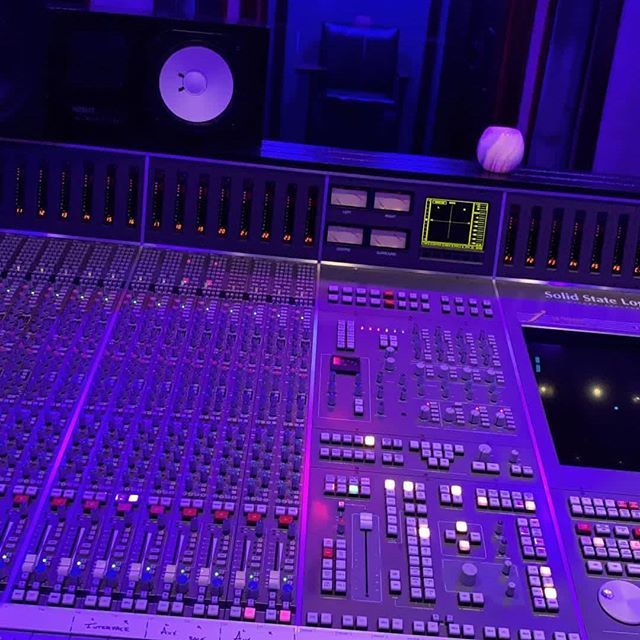 MaxSkyBeats's tweet photo. 💿
#studio #mixer #mixing #mixingdesk #mastering #master #music #musicproduction #musicproducer #maxsky #maxskybeats #beatmaker #hiphop #purple #musicstudio #studio #recordingstudio https://t.co/tnwRbYBR7S https://t.co/02PlZc84Cg
