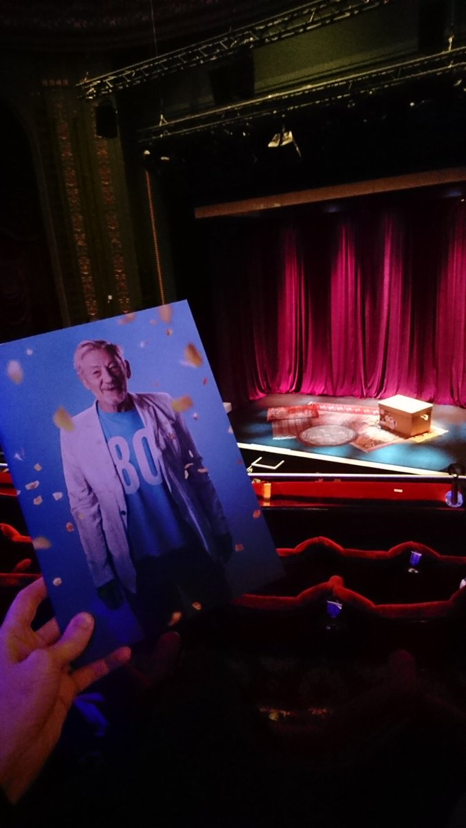 Eeeeeeeeekkkk!!! ❤️🧙🏻‍♂️❤️ <a href="/IanMcKellen/">Ian McKellen</a> #PiccadillyTheatre