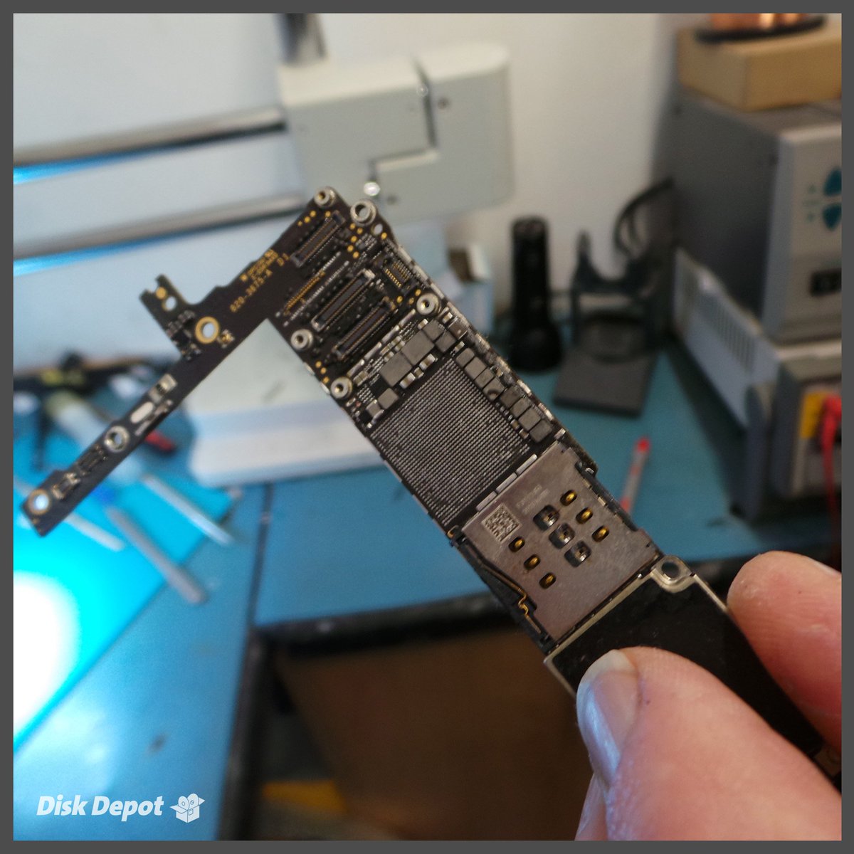 diskdepot's tweet image. This #iPhone6 motherboard has had the #AppleA8 CPU removed for #reballing- the section with the pads in the middle of the frame is where it would normally go.   #diskdepot   #Dundee   #StAndrews   #Apple   #iPhone   #repair