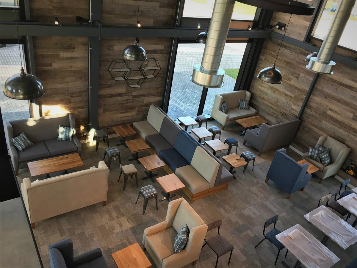 Dawnvale's tweet photo. It was handover day for Elior yesterday.
The Hive is a lovely space for the staff working at Croxley Business Park to socialise and enjoy their dinner!
#DesignAndFit #BusinessSpace #Commercial #CommercialKitchen #Elior #CommercialDesign #KitchenFitOut #Furniture #BoothSeating https://t.co/P5GBuRSEzn