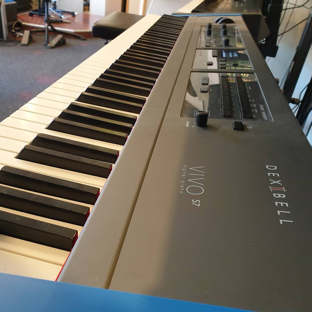 ELMusic01's tweet photo. #Dexibell keyboards on demo in store VIVO S1, Combo J7 &amp; VIVO S7. #keys #organ #piano #unlimitedpolyphony https://t.co/jAcCrHDlIT