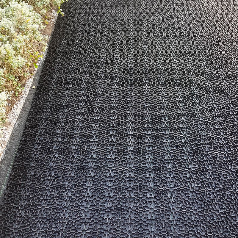 New blog: see how Matthew used our X-Grid® to replace his front garden and create an extended gravel driveway!

Read the full article here:
matsgrids.co.uk/blogs/56m2-x-g…

#landscaping #gardening #diy #gravel #driveway #paving #surfacing #xgrid #blog