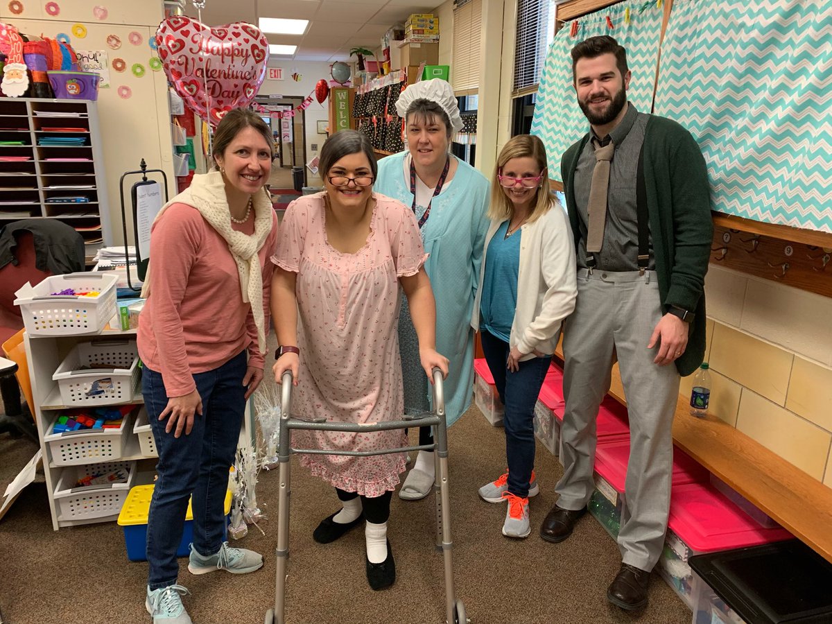 marcianos3rd's tweet image. Happy 100th day of school! Dress like 100 year old day! #gcprice #nas50 #primaryfun