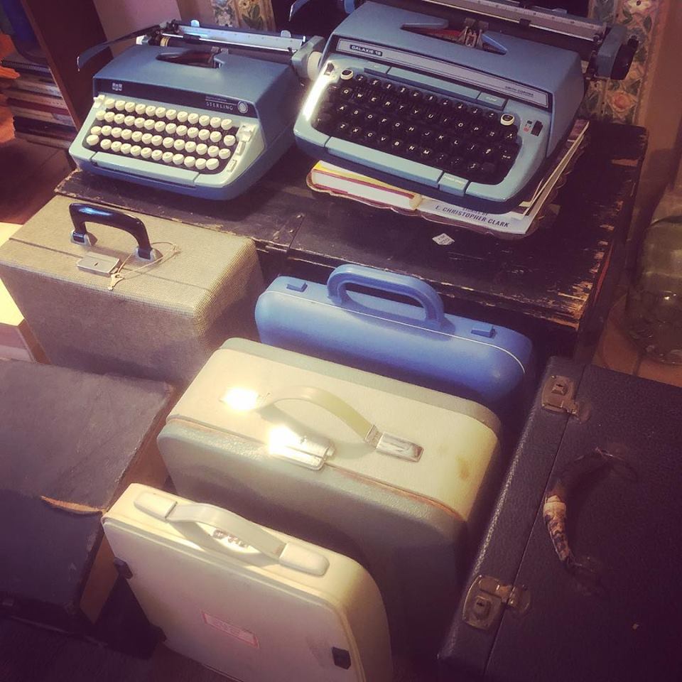 Getting ready for the #Winter #TypeIn and #Typewriter Sale tomorrow from 11a-2p at @DonsDeli - Eatery & Market in #BeaverPa. Please join us!
#typewriters #amwriting #writersofpittsburgh #beavercountypa