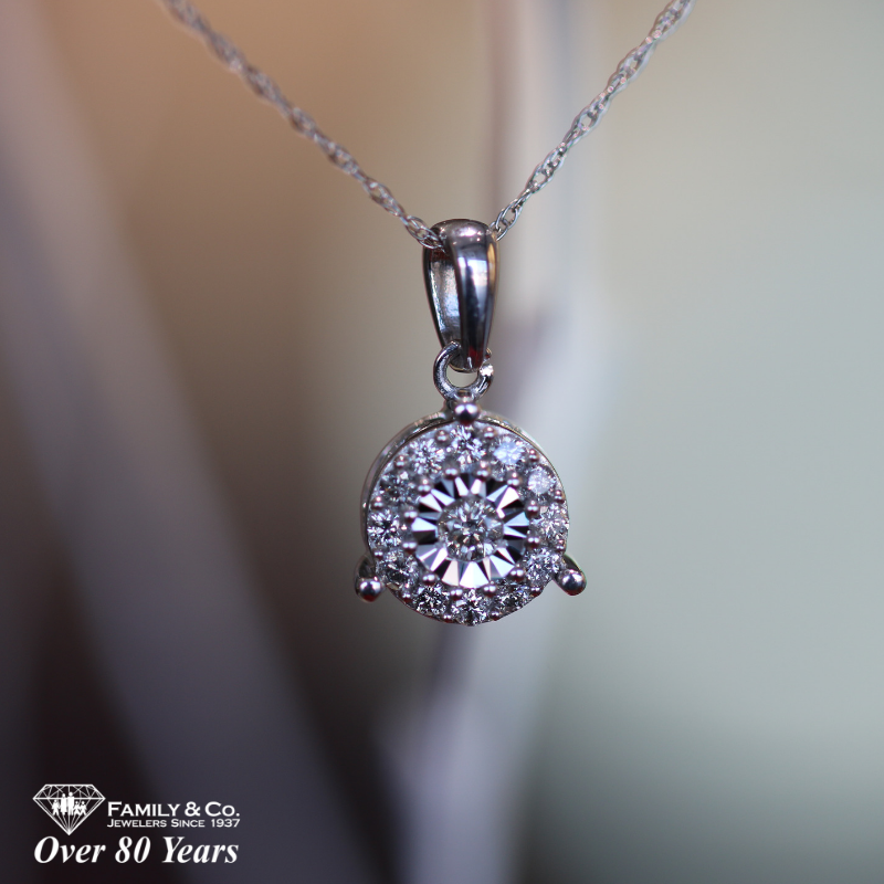 FamilyJewelers's tweet photo. We swear we're not trying to hypnotize you.
.
🌀Look deeply into the diamonds 🌀.
.
#WeAreFamily #SJDiamondDestination #Over80Years #Since1937 #fashion #diamonds #diamond #engagementring #weddingring #love #wedding #southjersey #jewelrystore #jewelry #jewel #jewels https://t.co/VFo0jzKuQA
