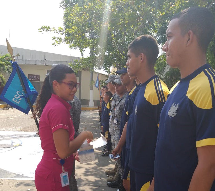 JEFSAFAC's tweet photo. #NuestrosProgramasFAC | La mayoría de las enfermedades de transmisión sexual se pueden prevenir con el uso correcto del condón #SanidadMilitar #CACOM3 @FuerzaAereaCol durante charla a #SoldadosFAC 
✅Conoce e infórmate #SinExcusas, usa condón #DíaInternacionalDelCondón https://t.co/pAdpDBV8EU