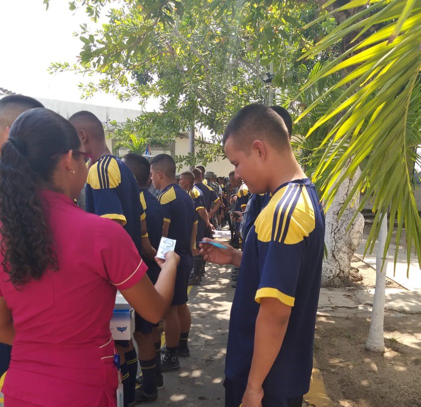 JEFSAFAC's tweet photo. #NuestrosProgramasFAC | La mayoría de las enfermedades de transmisión sexual se pueden prevenir con el uso correcto del condón #SanidadMilitar #CACOM3 @FuerzaAereaCol durante charla a #SoldadosFAC 
✅Conoce e infórmate #SinExcusas, usa condón #DíaInternacionalDelCondón https://t.co/pAdpDBV8EU