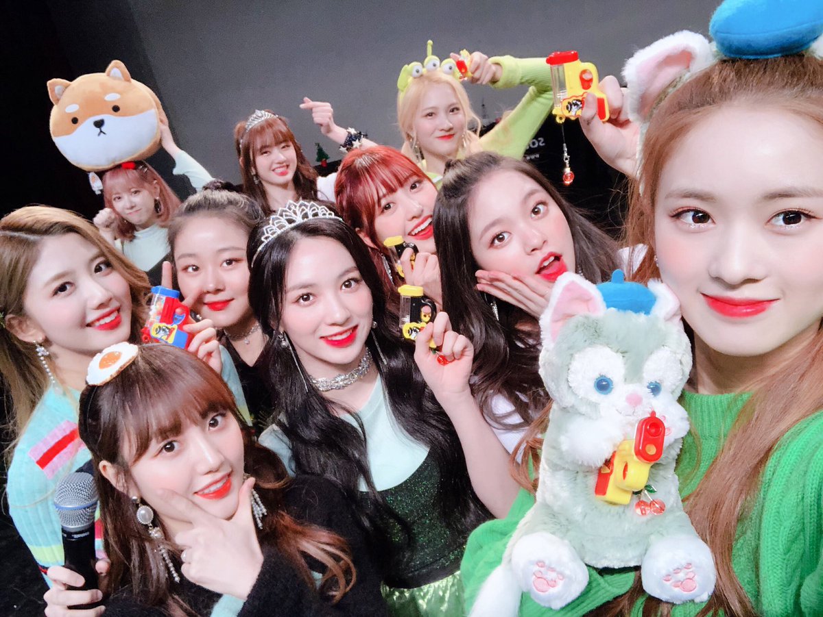 cherrybullet's tweet photo. [📸] 190215 @영등포 팬사인회❣️

체리블렛이 준비한
발렌타인데이 선물🎁✨

볼 때마다 체리블렛 생각하기🔫🍒

#CherryBullet #체리블렛 #QnA https://t.co/1p0ZM2G7R5