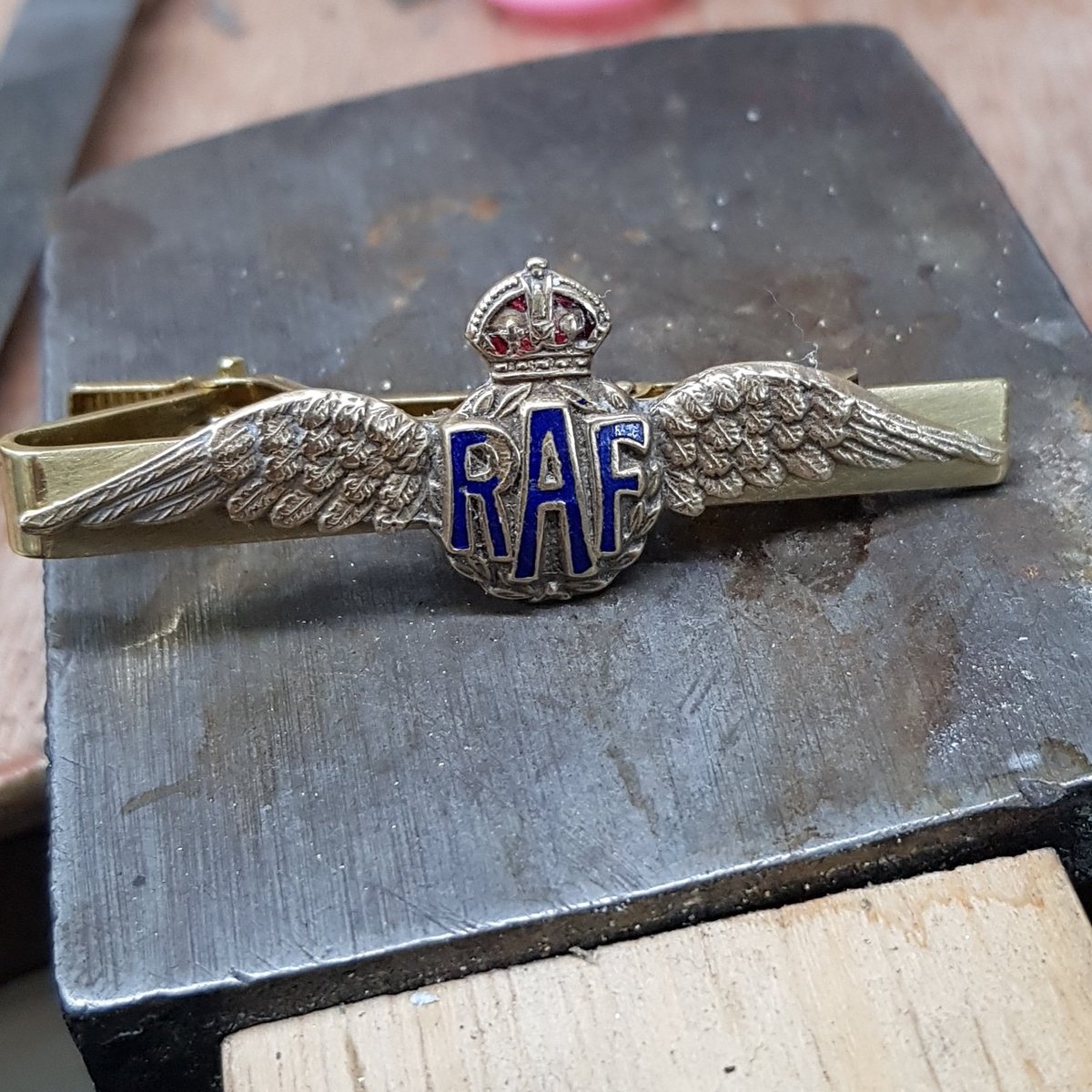 RSJSStudios's tweet photo. Converting an old #wwii #raf sweetheart pin into a tieslide https://t.co/Xg6gni5k9z
