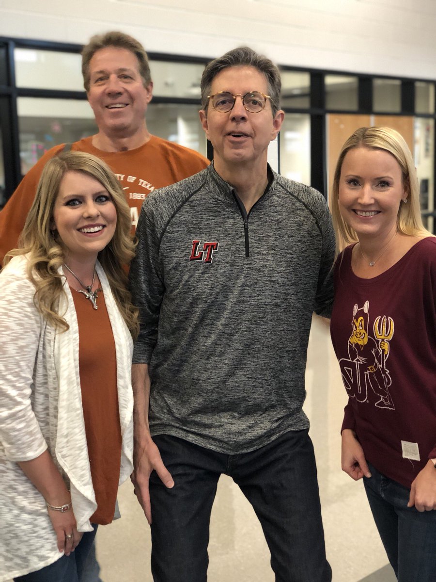 Our SUPERintendent @BradLancasterLT had to squat a little for these vertically challenged teachers 🤣 PS: Who is that guy in the back 🤷🏼‍♀️? #LearningTogether2019 #SHEsailors