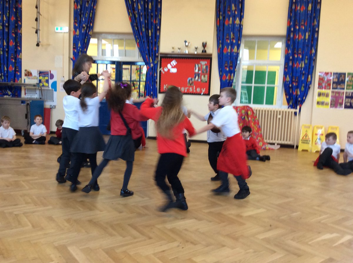 KnypersleyFirst's tweet photo. Year 2 have had great fun learning a traditional Jewish dance to the music Hava Nagila #letsrejoice #hebrew https://t.co/D6jEF91pgS