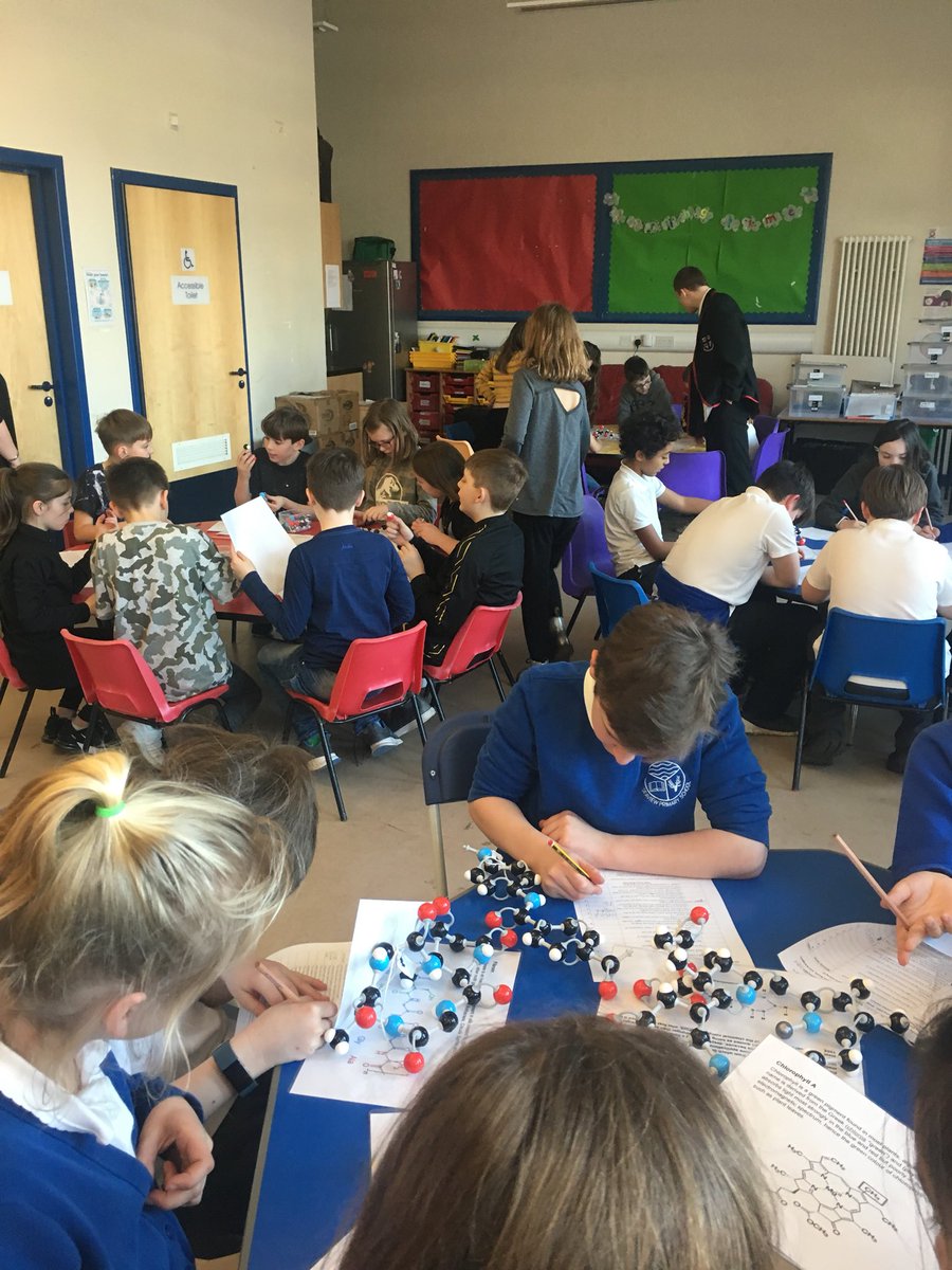 P6 enjoying a STEM challenge looking at Super Hero molecules with the help of Dr Ritchie and Callum and Cameron from S6 <a href="/CarnoustieHigh/">Carnoustie High</a> Thanks for coming along! <a href="/MrsRajcoomar/">Mrs Rajcoomar</a> <a href="/seaview_ps/">Seaview PS</a> @InkSmithM